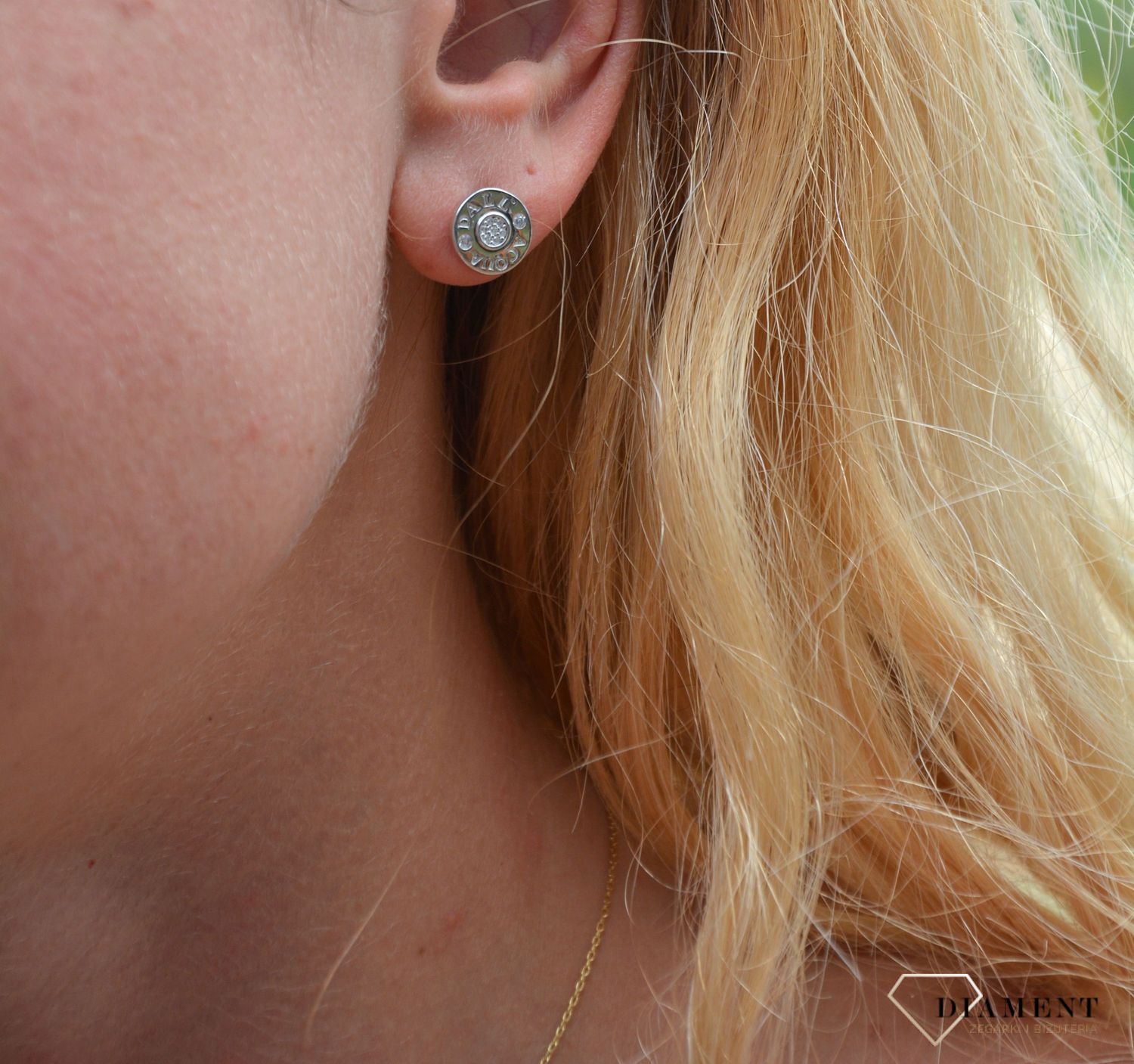 Kolczyki srebrne sztyft z logo i cyrkoniami K YB 327 053.jpg